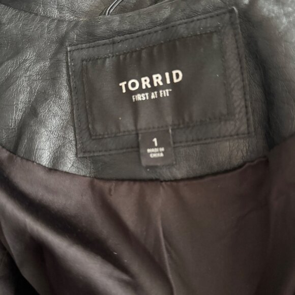 Torrid Plus Size Black Leather Jacket W/Silver Sequin Stars Asymmetrical Zipper - Picture 7 of 8